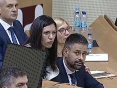 Kafana i cirkus u Parlamentu BiH: “Moli se kolegica da ne sjedi u krilu ministru financija”