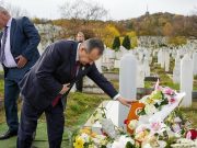 Ivica Dačić posjetio grob Halida Bešlića: “Nedostaje njegova toplina i dobrota”