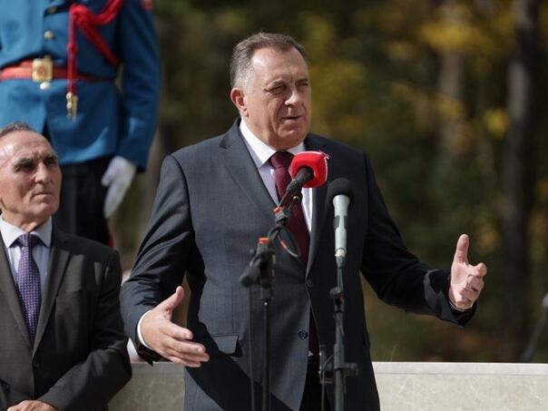 dodik-sa-stevandicem-i-medicem-velicao-ratne-zlocince-na-palama-g4g0yvawyaadtsf_68fcd8782c150