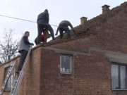 Policajci pokazali šta znači biti čovjek: Pomogli bivšoj koleginici da dočeka zimu u toplijem domu