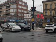 Državljanin Hrvatske BMW-om blokirao tramvajski saobraćaj u Sarajevu kako bi otišao u džamiju: Kažnjen sa 400 KM