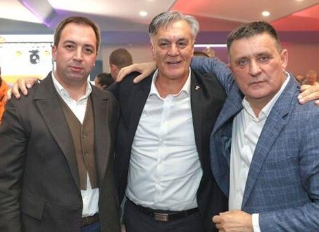 nakon-snimka-s-drogom-aplauzi-i-zagrljaji-za-djajica-na-mitingu-snsd-a-untitled-design-69-_691ee50f8c520