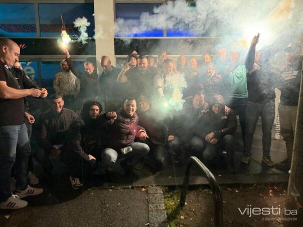 pocela-invazija-nasih-navijaca-becom-se-siri-miris-ljiljana-dizajn-bez-naslova-3-_691ad2aed625e