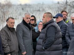 Dirljiv prizor na Halidovom mezaru: Sejda prvi put u javnosti