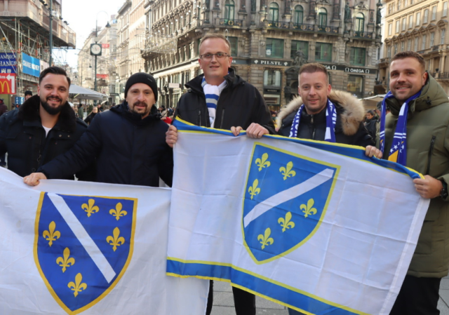 video-invazija-bh-navijaca-na-bec-ovo-je-domaci-teren-navijaci-1-_691c4ead1aa9f