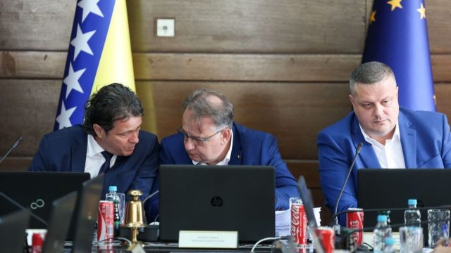 00d4bc8c-57a7-48ec-ae29-d8a74e3115e3