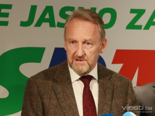 izetbegovic-kritikovao-trojku-odgovorio-hoce-li-se-kandidovati-bakir-i-1-_693a9e984ce1b