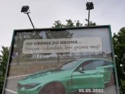 Mladić koji je usmrtio taksistu u Novom Sadu – BMW-a stavio na bilbord kako bi mu čestitao rođendan