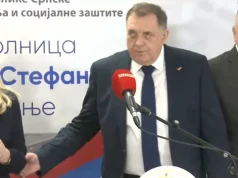 Dodik odgurnuo Cvijanović i Minića kako bi Vučić stao pored njega