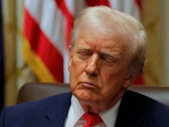 Trumpa optužuju da je spavao na sastanku: “Samo sam odmarao oči”