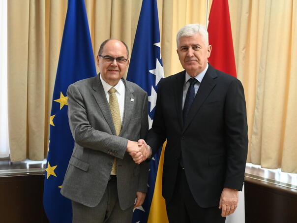 schmidt-s-covicem-o-eu-putu-dok-ga-hdz-paralelno-blokira-schmidt-covic_69d7932a1c9ed