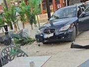 Šipovo: Pijan BMW uletio u baštu kafića i povrijedio goste