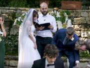 Kum se srušio pred mladencima, matičar nastavio govoriti kao da ništa nije bilo